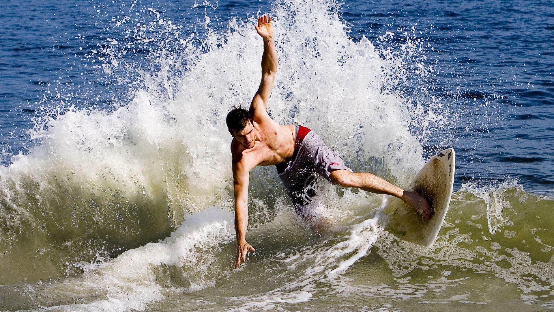 欧冠半决赛焦点战，多特蒙德的战术压制与比利亚雷亚尔的窒息时刻