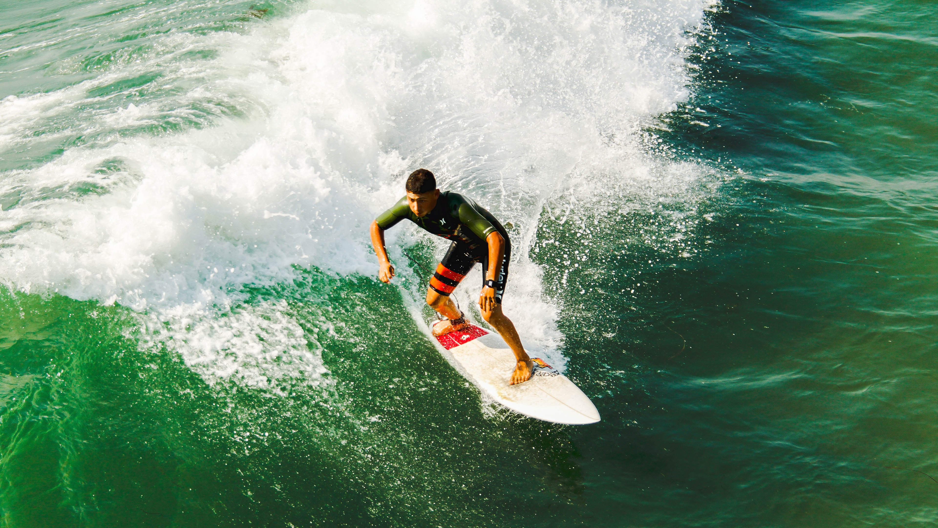 曼城巅峰对决，罗德里关键制胜，力克突尼斯黑马